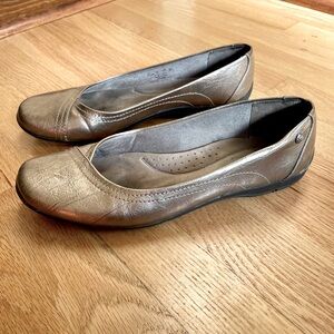 LifeStride Pewter Metallic Flats